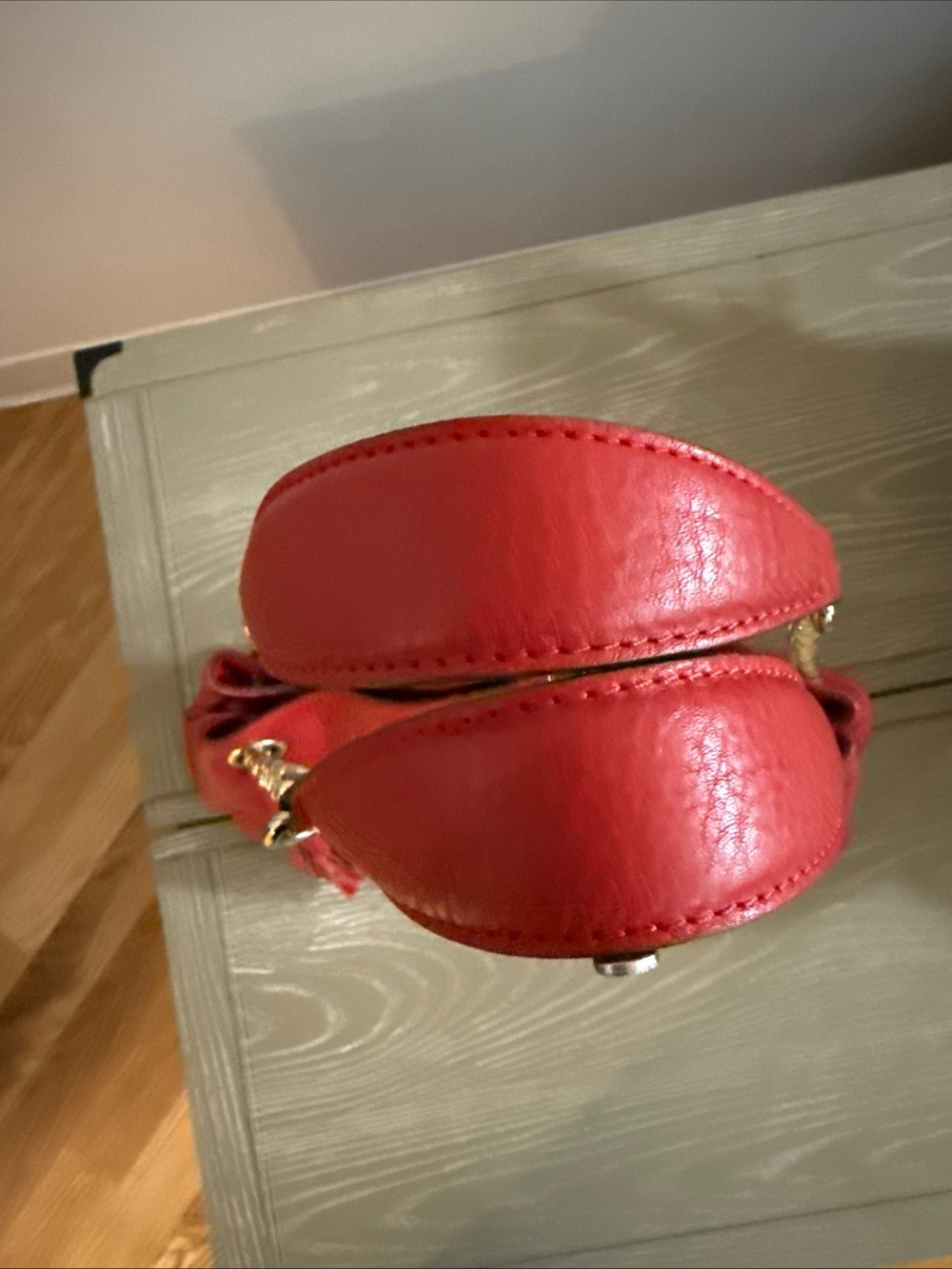 Gucci Red Pebbled Leather Shoulder Bag with Gold Chains - Picture 13 of 16